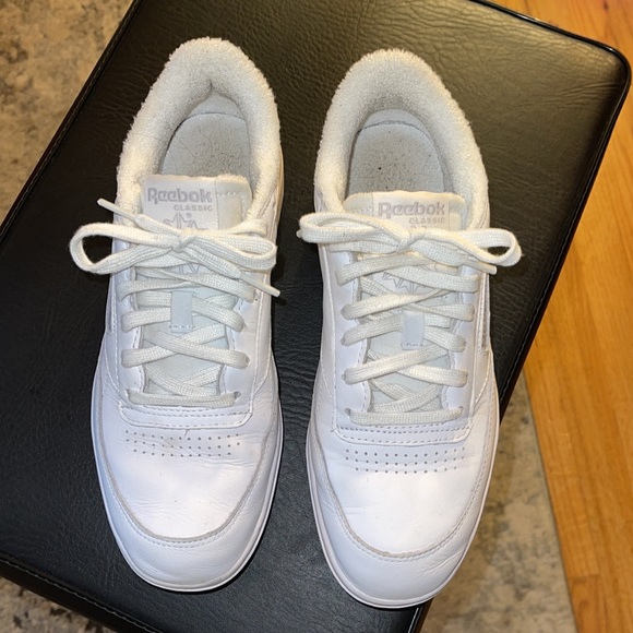 White Reeboks sz 8.5 - Picture 2 of 4